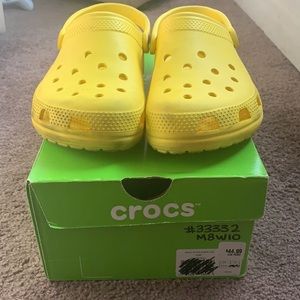 Yellow crocs💛💛💛